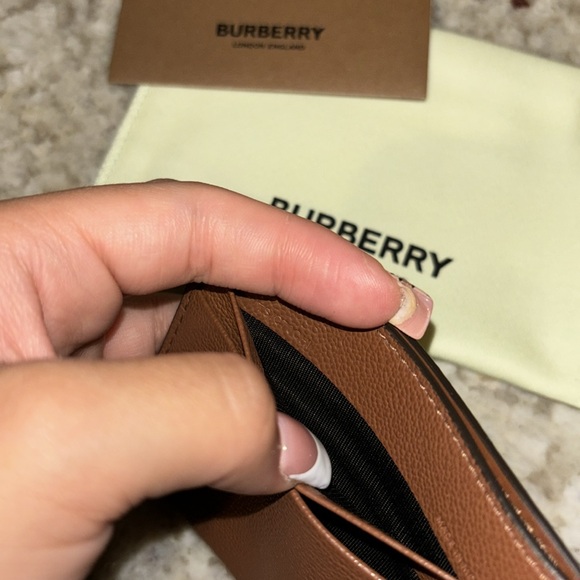 Burberry - Picture 4 of 9